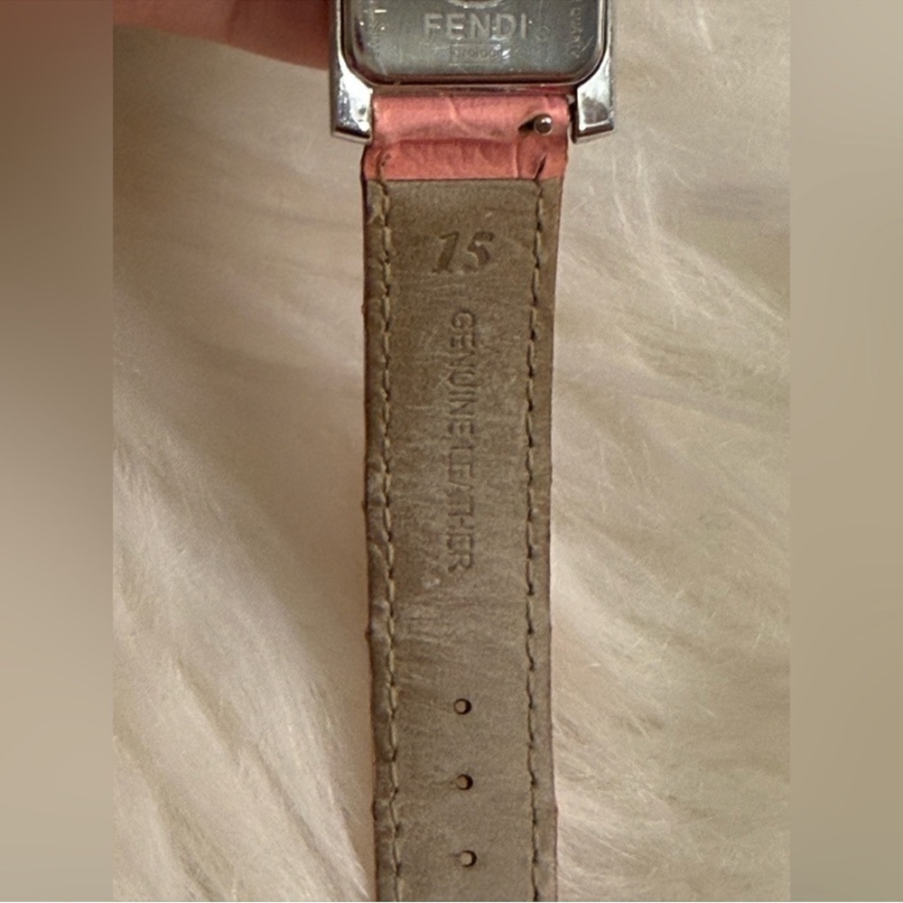 Full Inclusive Fendi 7000L Classico  Interchangeable Mother of Pearl Watch Set - Picture 8 of 12